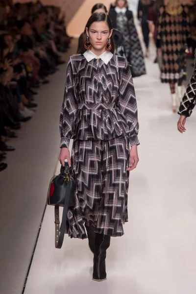 Look 44
